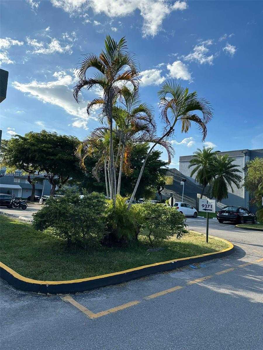 Small Image of 9371 FONTAINEBLEAU BLVD #I208, Miami Number 12