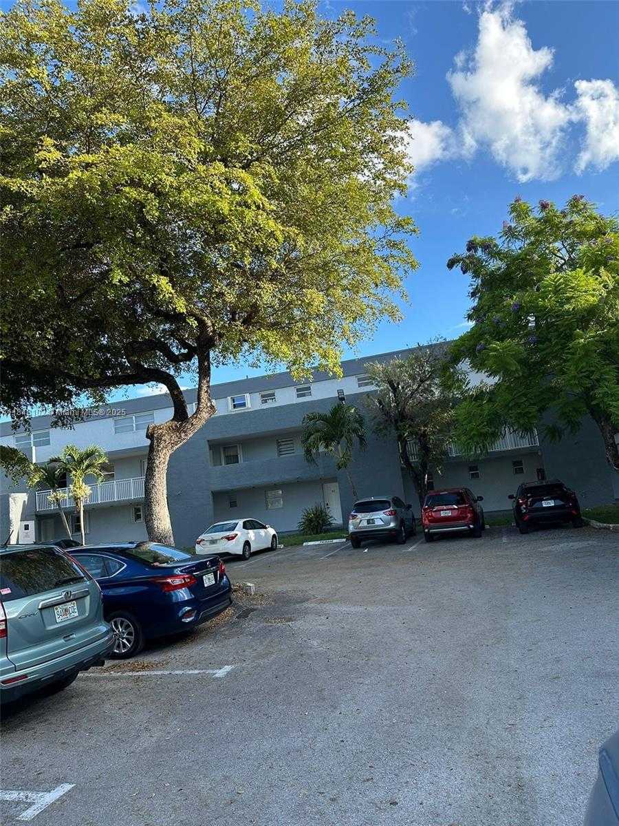 Small Image of 9371 FONTAINEBLEAU BLVD #I208, Miami Number 13