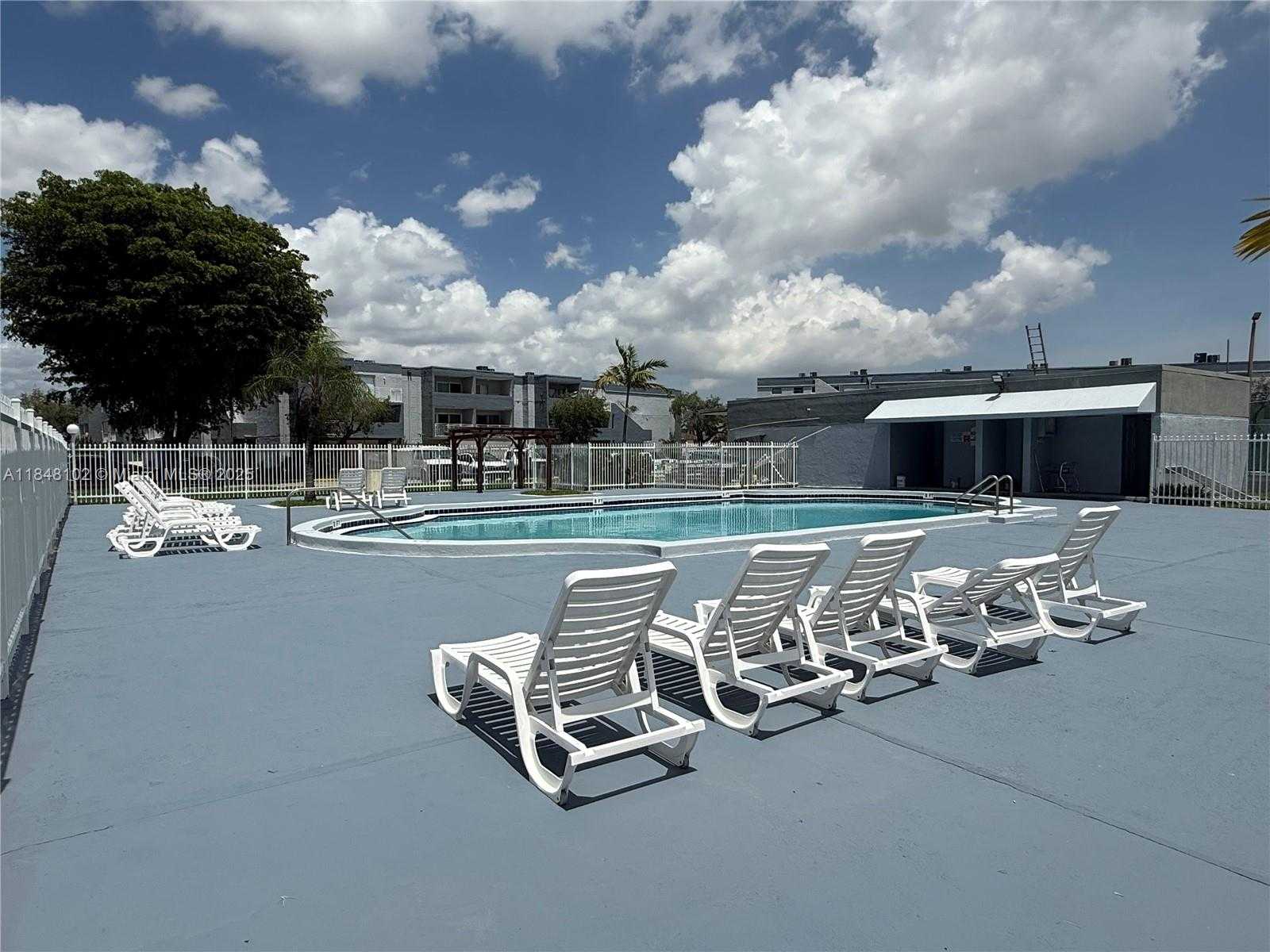 Small Image of 9371 FONTAINEBLEAU BLVD #I208, Miami Number 16