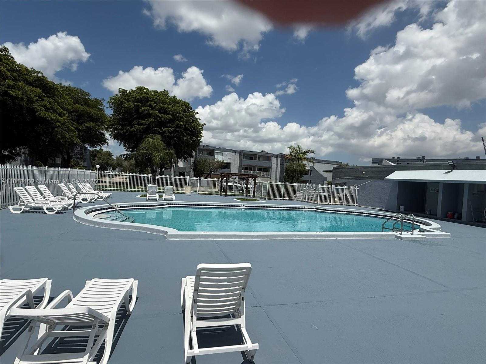 Small Image of 9371 FONTAINEBLEAU BLVD #I208, Miami Number 17