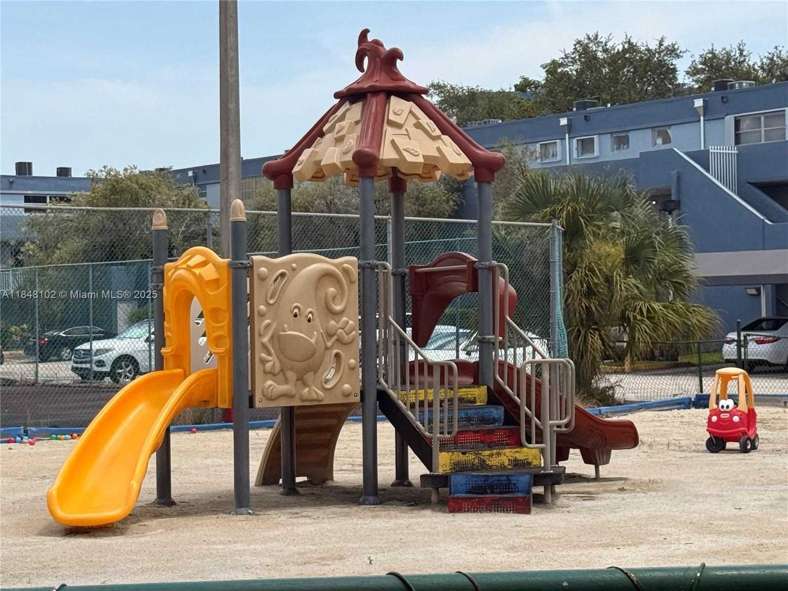Small Image of 9371 FONTAINEBLEAU BLVD #I208, Miami Number 18