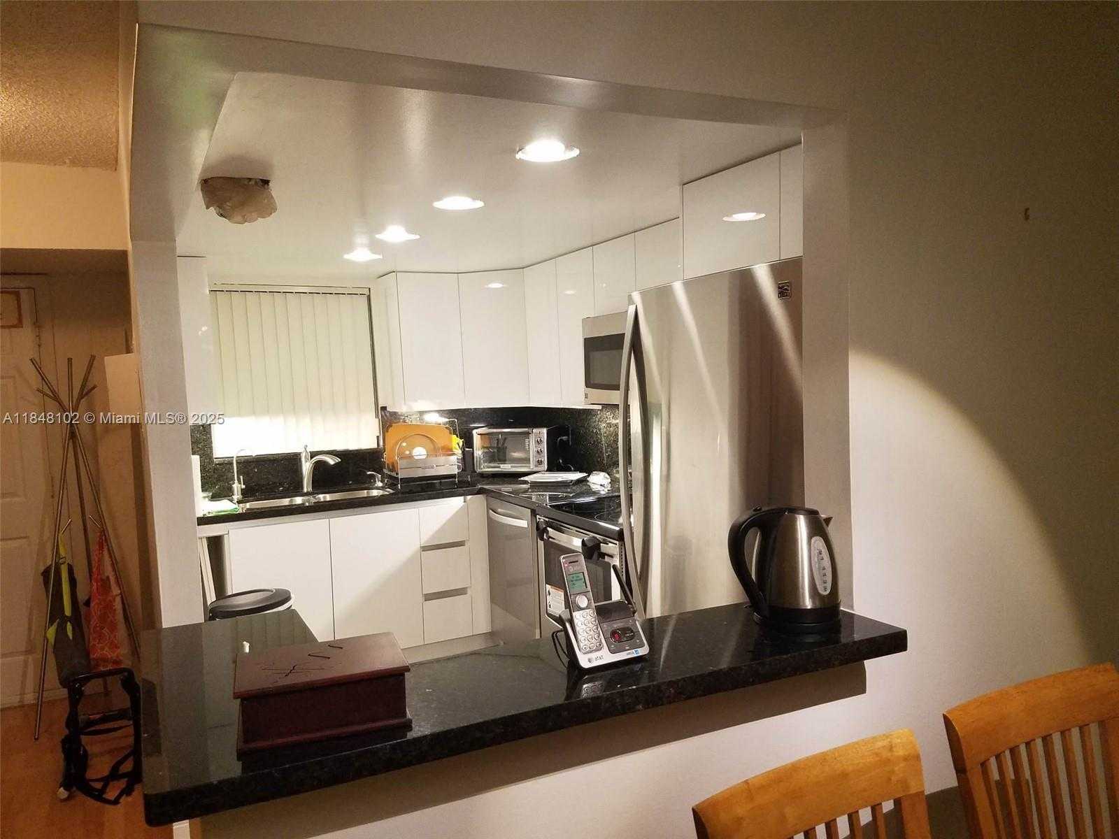 Small Image of 9371 FONTAINEBLEAU BLVD #I208, Miami Number 2
