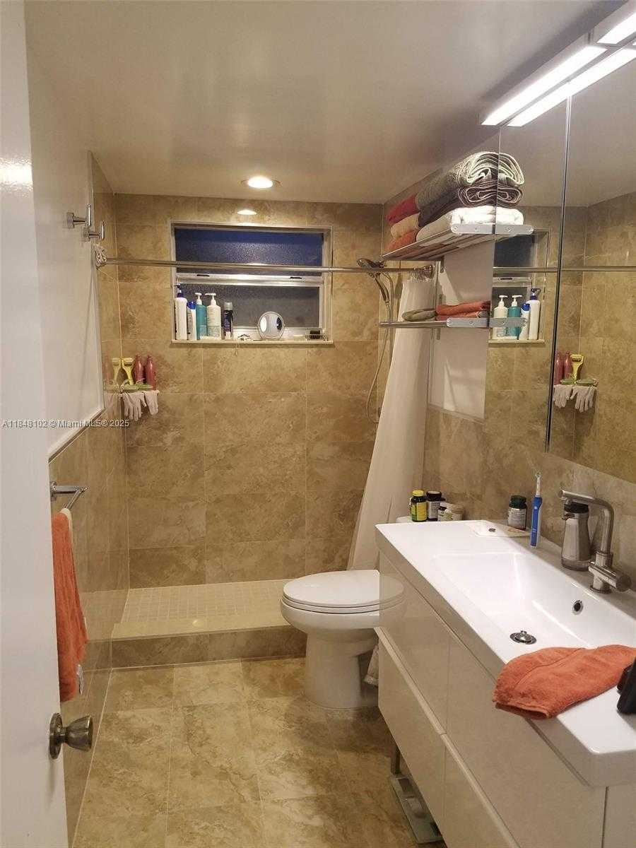 Small Image of 9371 FONTAINEBLEAU BLVD #I208, Miami Number 8
