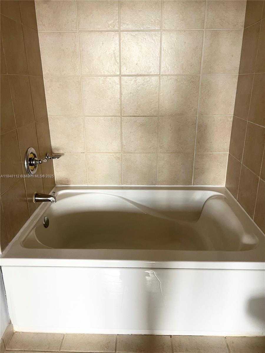 Small Image of 19501 WEST COUNTRY CLUB DR #712, Aventura Number 18