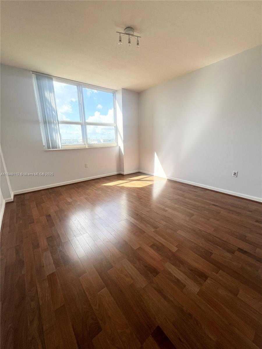 Small Image of 19501 WEST COUNTRY CLUB DR #712, Aventura Number 23