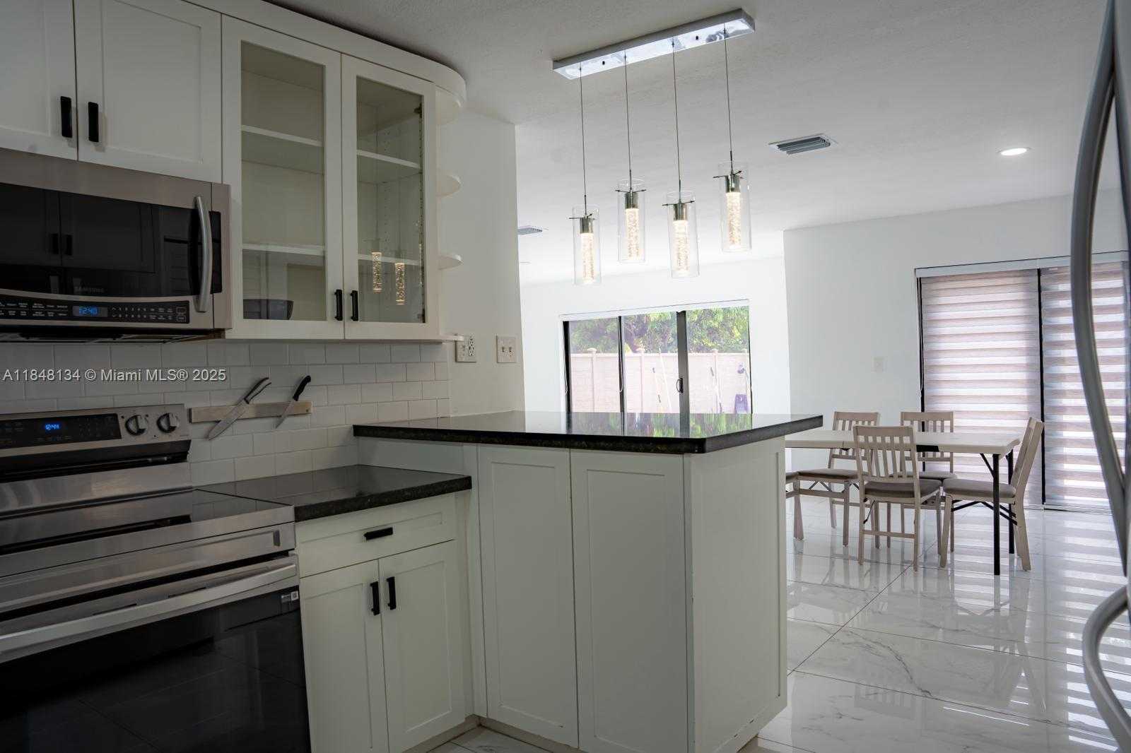 Small Image of 16710 SOUTH WEST 140TH, Miami Number 13