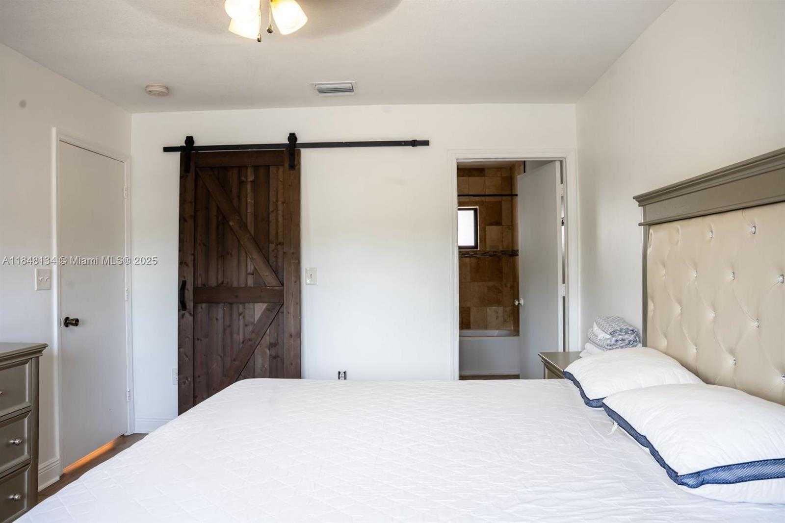 Small Image of 16710 SOUTH WEST 140TH, Miami Number 21