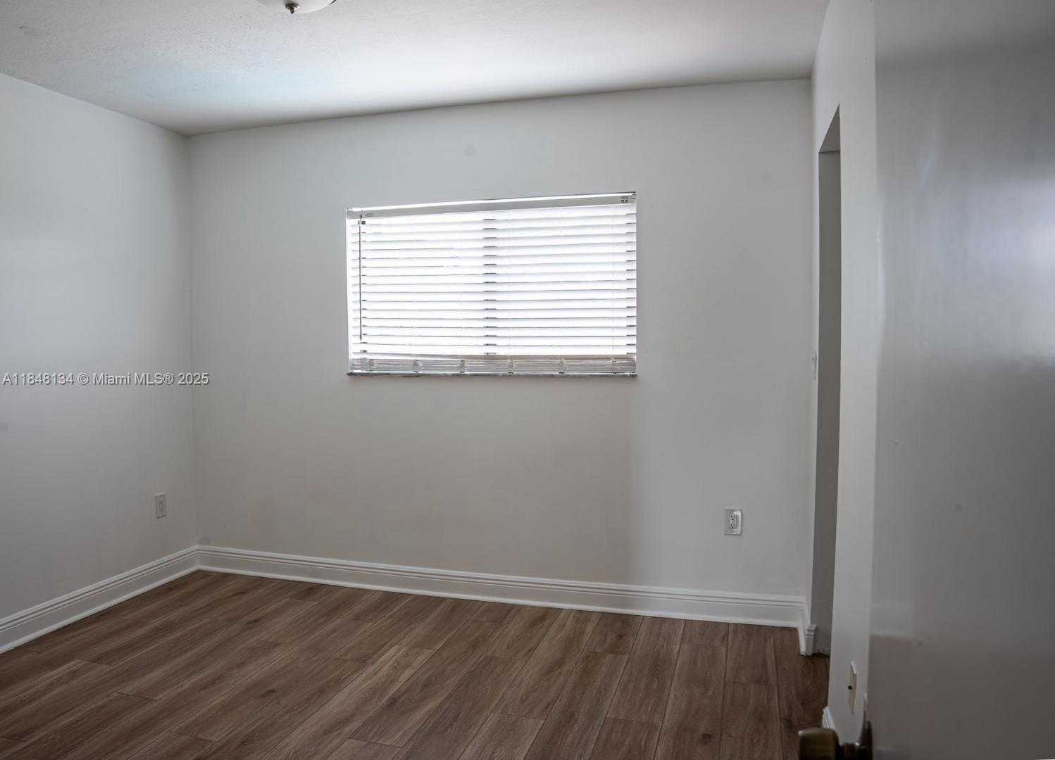 Small Image of 16710 SOUTH WEST 140TH, Miami Number 23