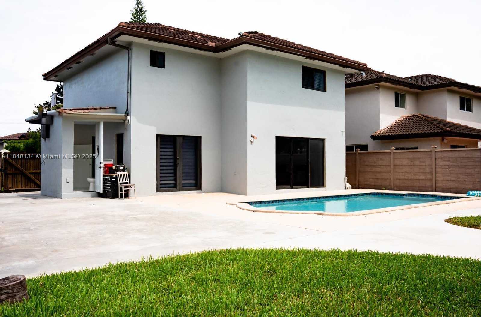 Small Image of 16710 SOUTH WEST 140TH, Miami Number 3