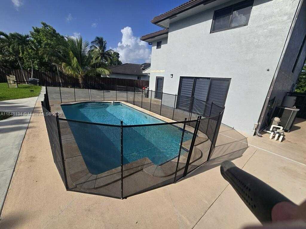 Small Image of 16710 SOUTH WEST 140TH, Miami Number 6