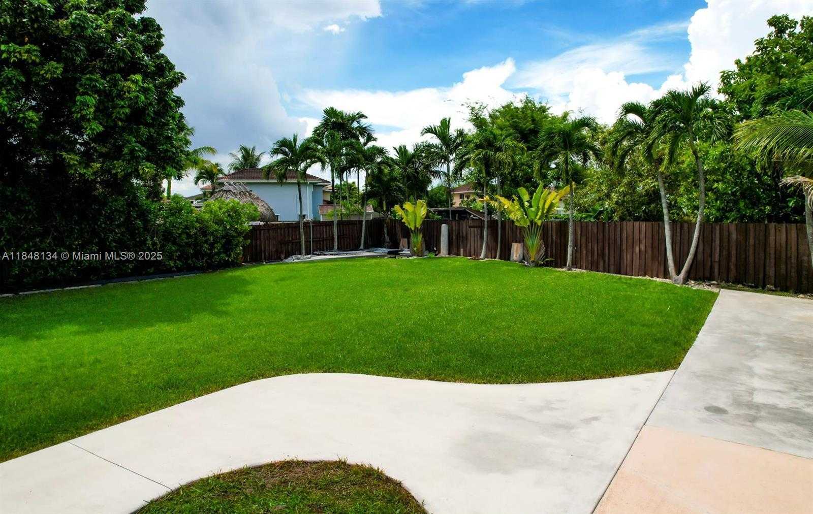 Small Image of 16710 SOUTH WEST 140TH, Miami Number 7