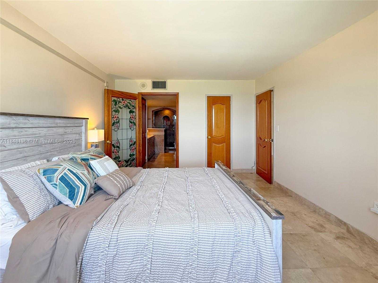 Small Image of 5701 COLLINS AVE #1710, Miami Beach Number 11