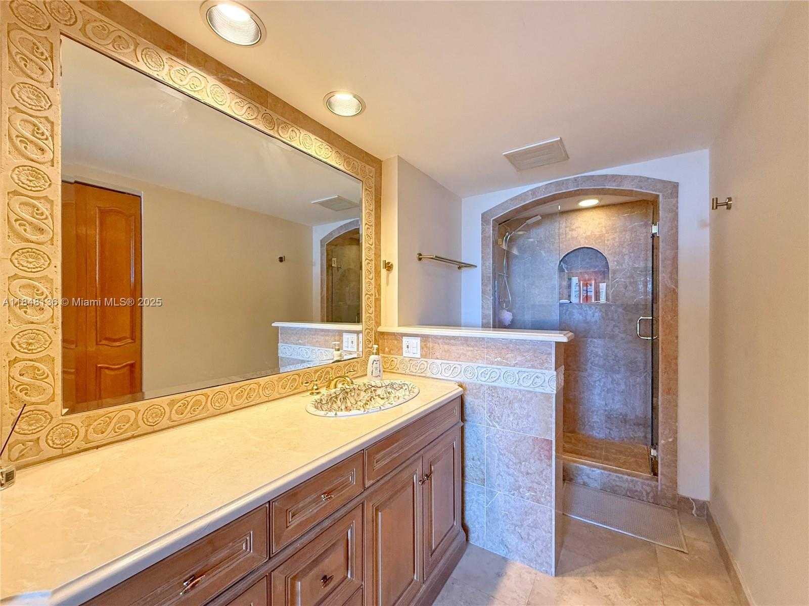 Small Image of 5701 COLLINS AVE #1710, Miami Beach Number 14