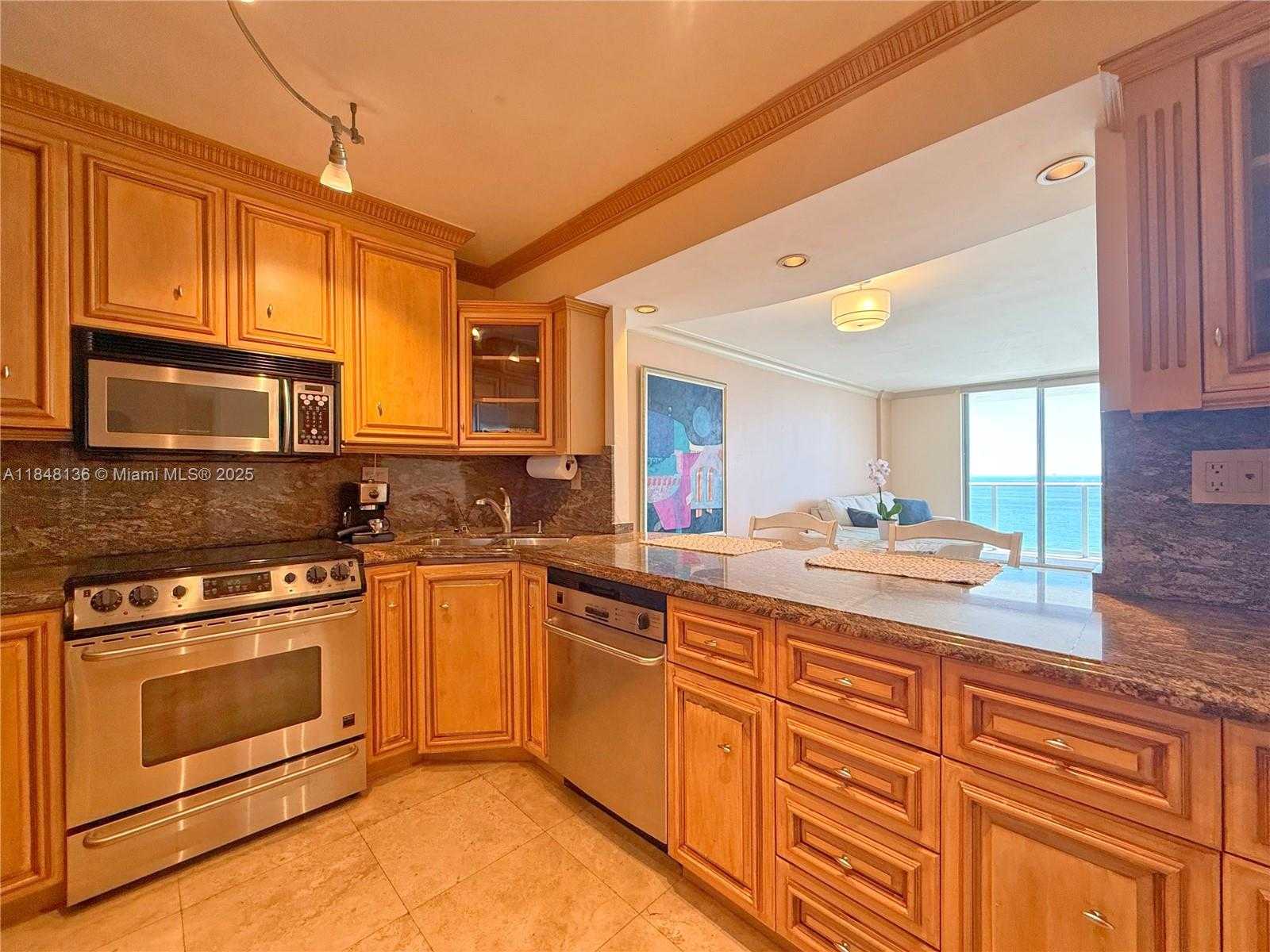 Small Image of 5701 COLLINS AVE #1710, Miami Beach Number 7