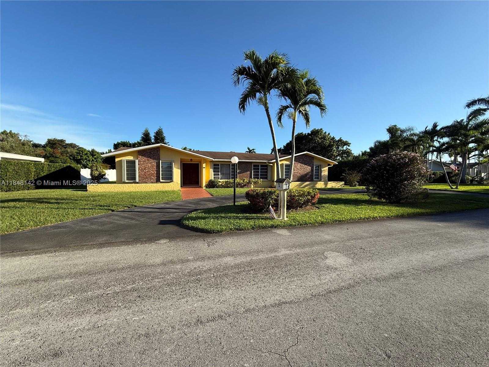 Small Image of 9824 SOUTH WEST 123RD TER, Miami Number 2