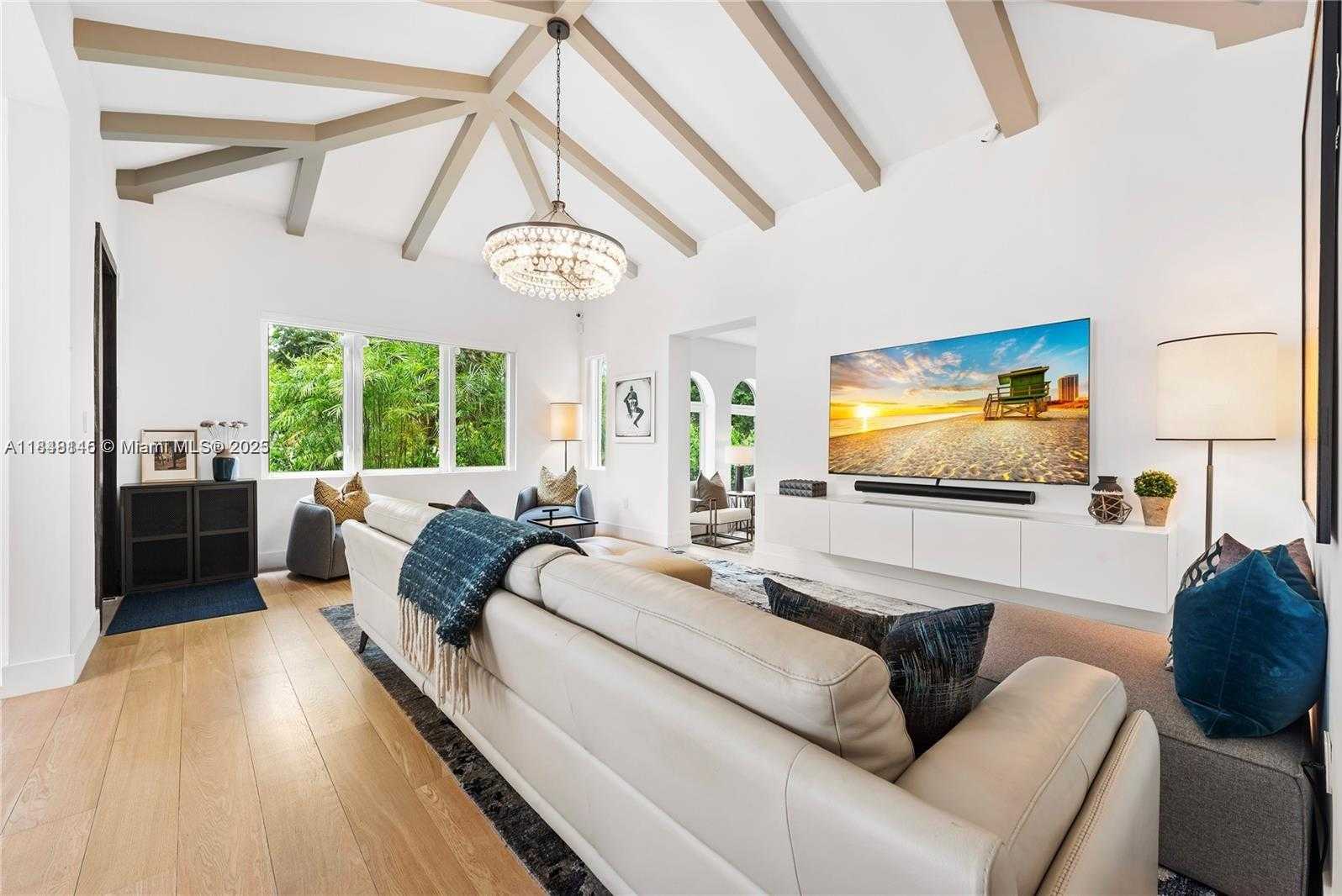 Small Image of 4301 POST AVE, Miami Beach Number 3