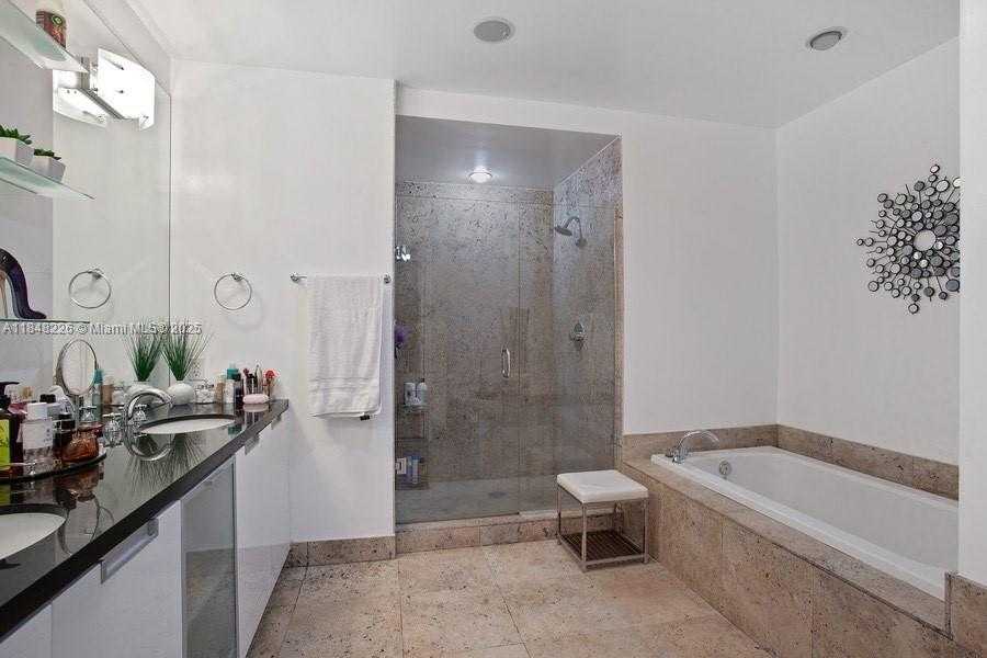 Small Image of 7901 HISPANOLA AVE #607, North Bay Village Number 4