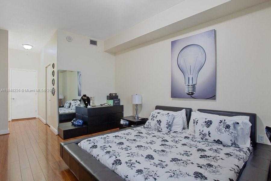 Small Image of 7901 HISPANOLA AVE #607, North Bay Village Number 5