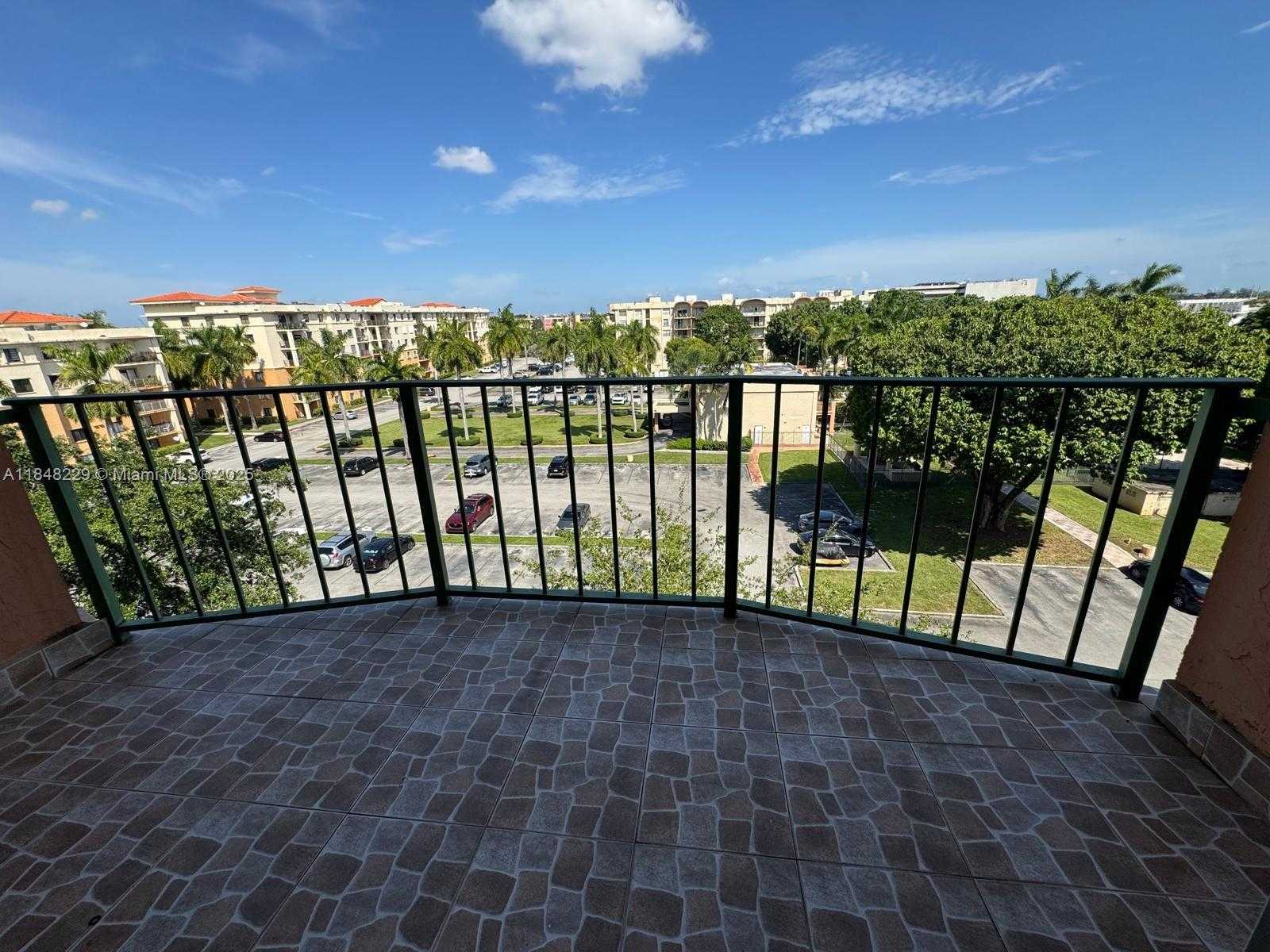 Small Image of 9350 FONTAINEBLEAU BLVD #606, Miami Number 10