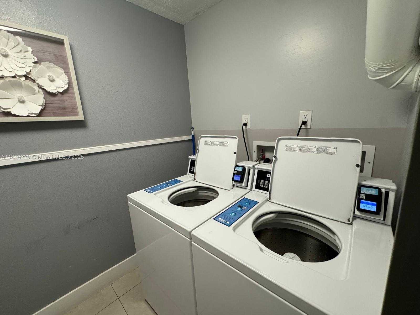 Small Image of 9350 FONTAINEBLEAU BLVD #606, Miami Number 12