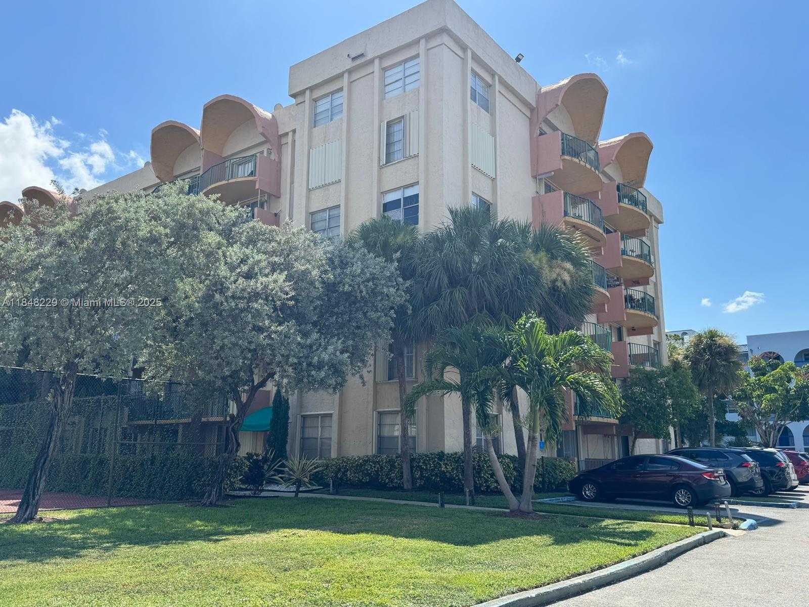 Small Image of 9350 FONTAINEBLEAU BLVD #606, Miami Number 15