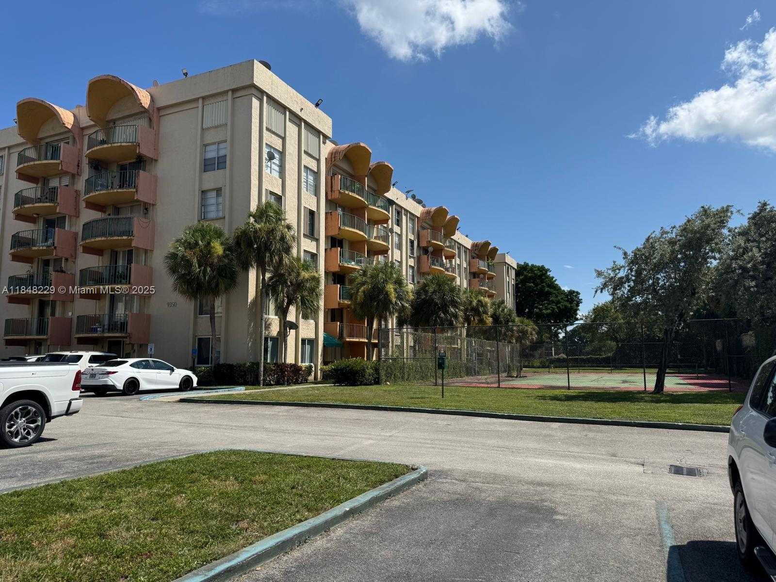 Small Image of 9350 FONTAINEBLEAU BLVD #606, Miami Number 16