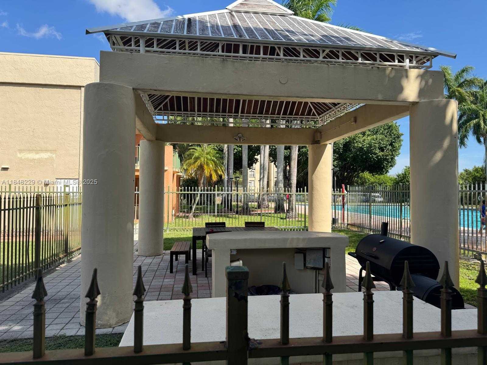 Small Image of 9350 FONTAINEBLEAU BLVD #606, Miami Number 3