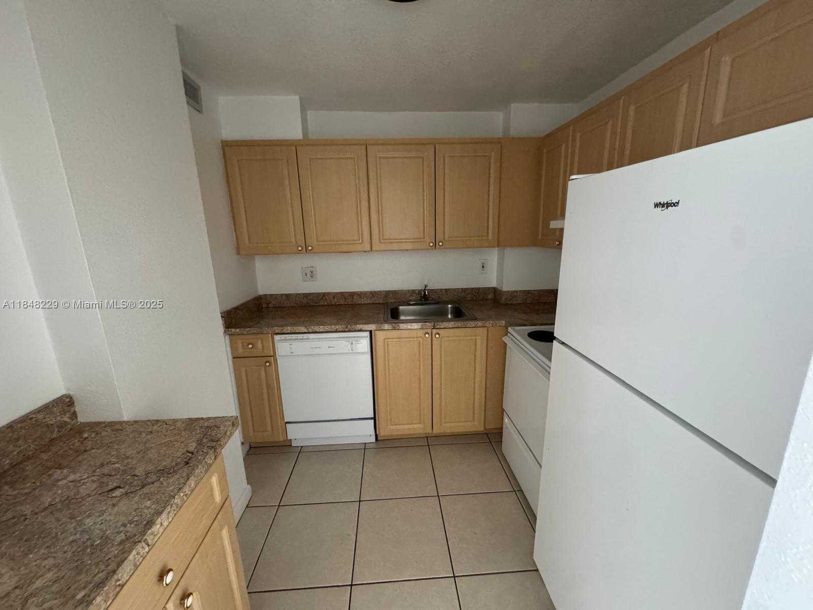 Small Image of 9350 FONTAINEBLEAU BLVD #606, Miami Number 4