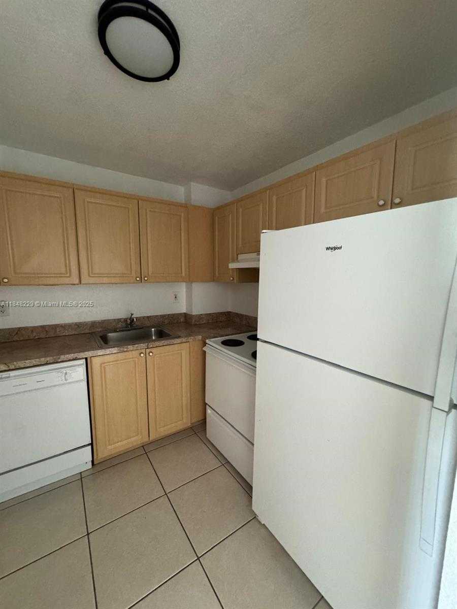 Small Image of 9350 FONTAINEBLEAU BLVD #606, Miami Number 5