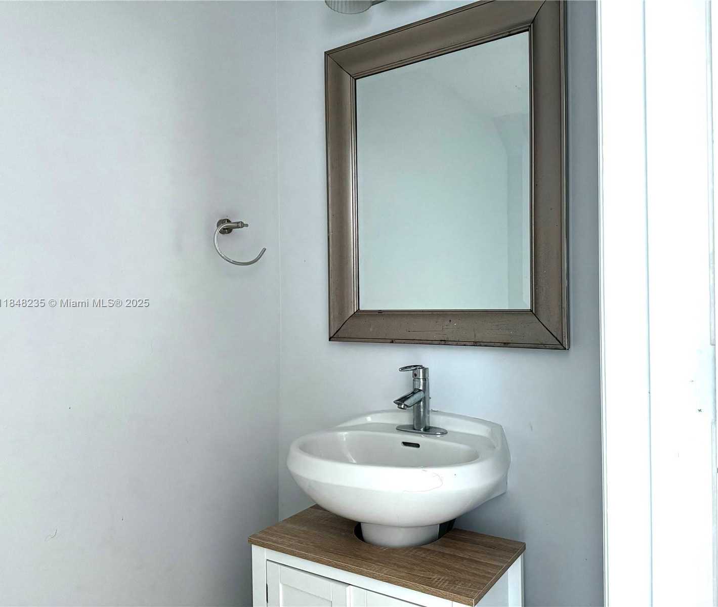 Small Image of 60 SOUTH WEST 13TH ST #3408, Miami Number 5
