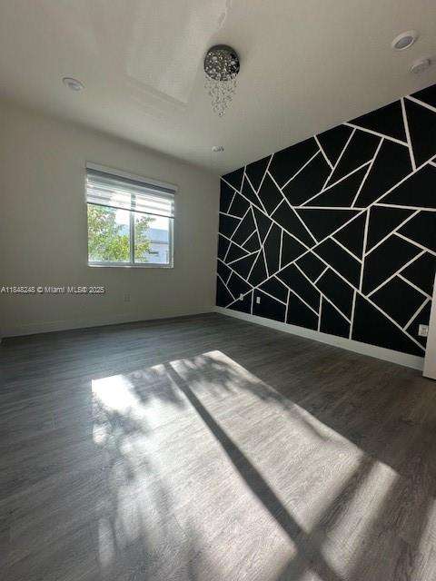 Small Image of Doral Number 13