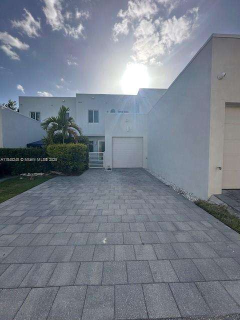 Small Image of Doral Number 16