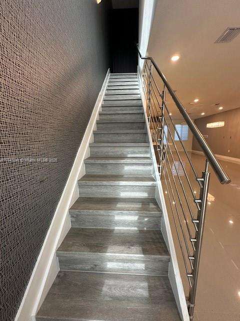 Small Image of Doral Number 8