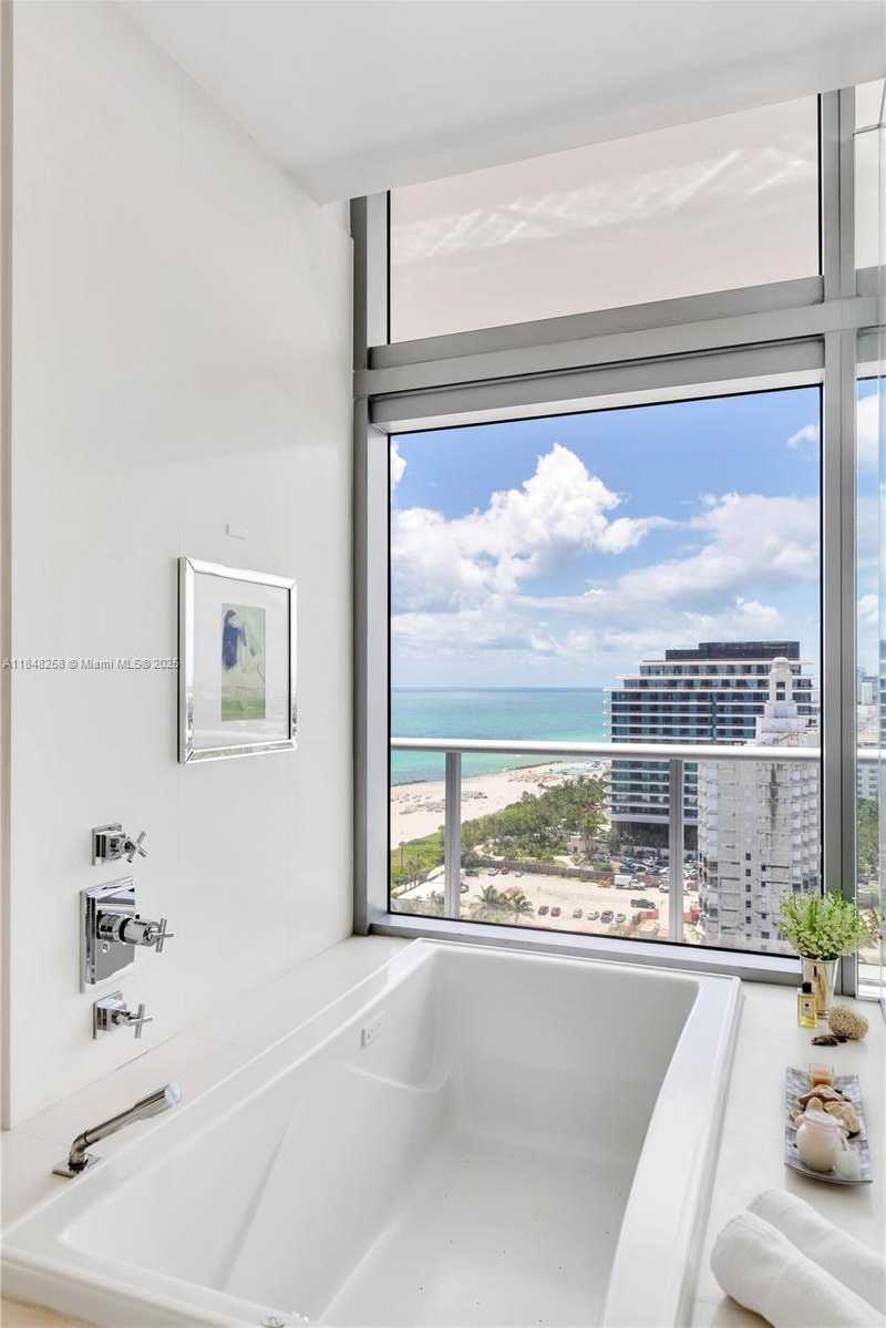 Small Image of 3737 COLLINS AVE #PH-1, Miami Beach Number 12