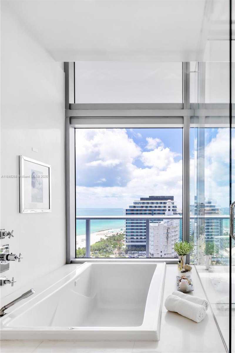 Small Image of 3737 COLLINS AVE #PH-1, Miami Beach Number 13