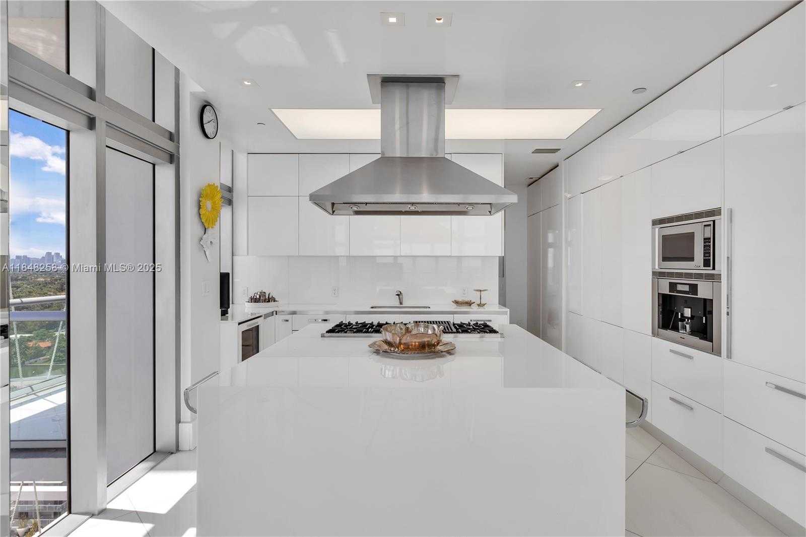 Small Image of 3737 COLLINS AVE #PH-1, Miami Beach Number 7