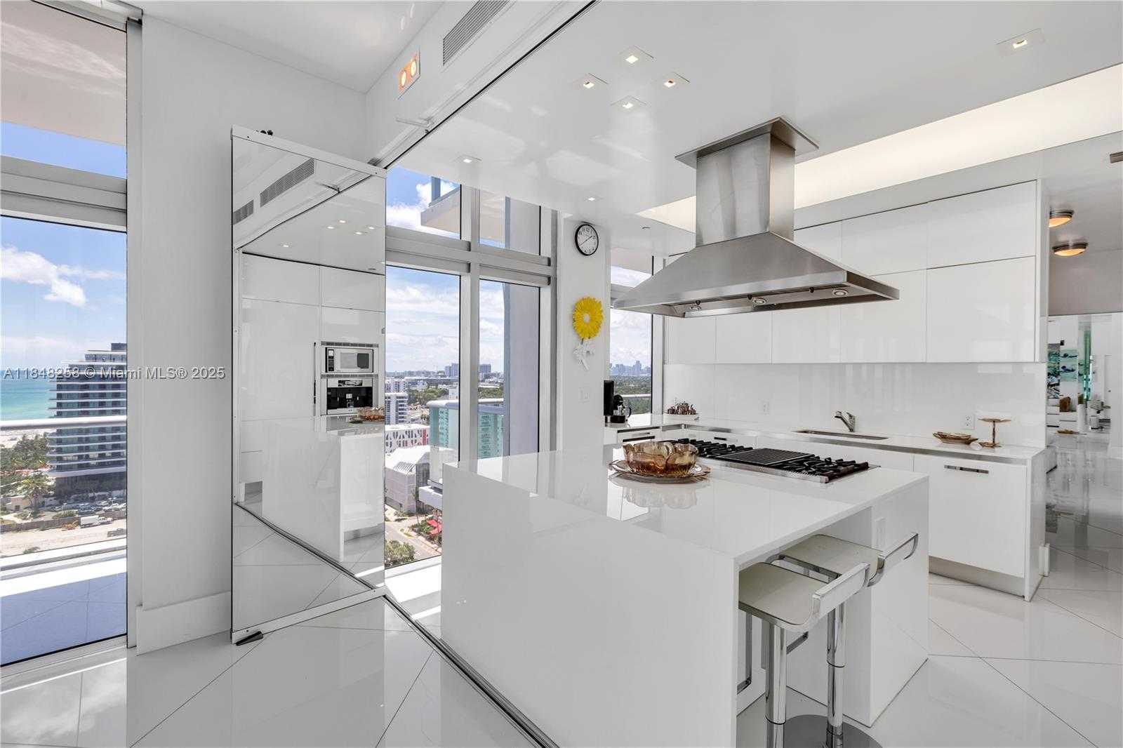Small Image of 3737 COLLINS AVE #PH-1, Miami Beach Number 8