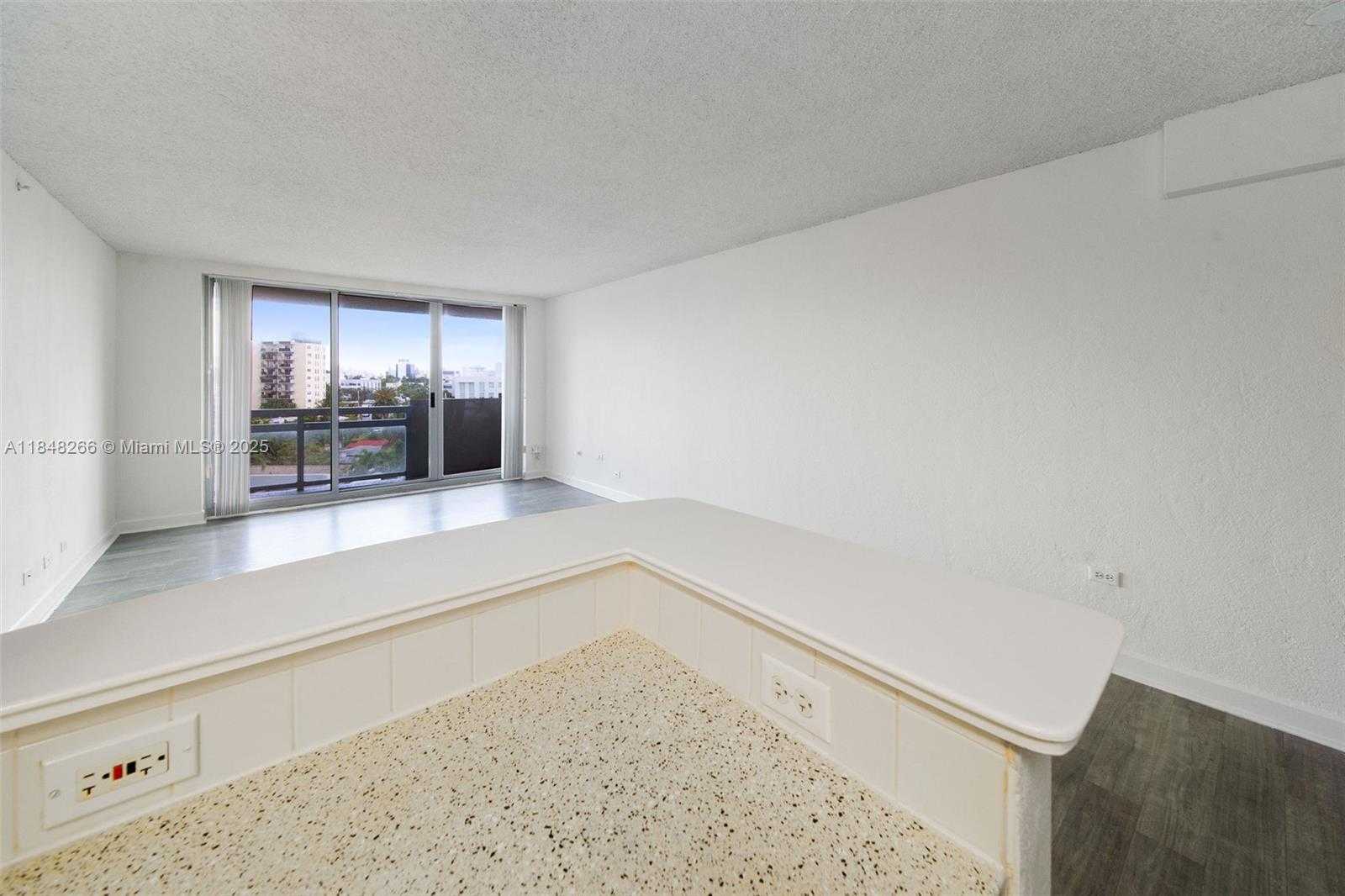 Small Image of 1500 BAY RD #S-1412, Miami Beach Number 11