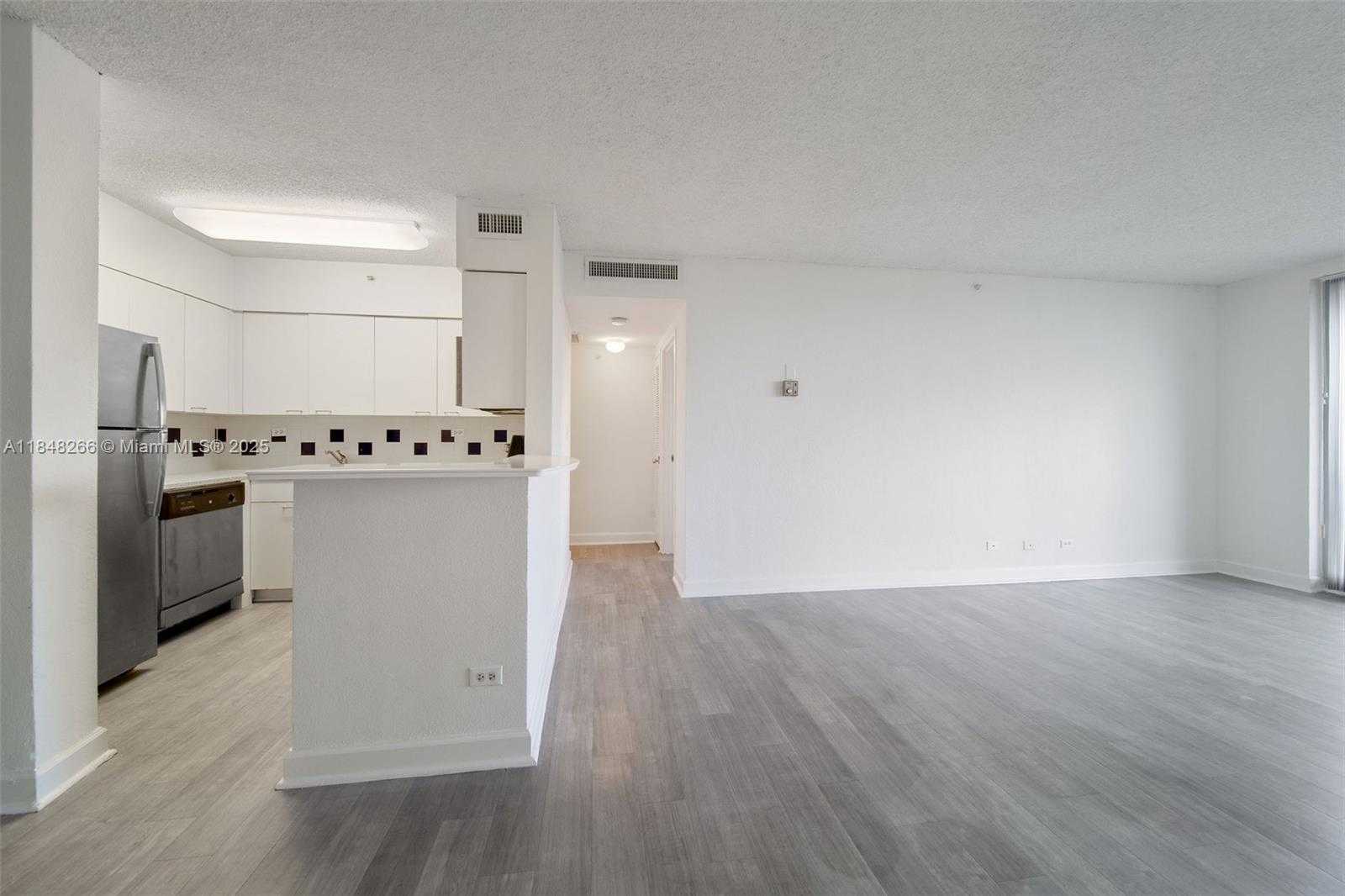 Small Image of 1500 BAY RD #S-1412, Miami Beach Number 14