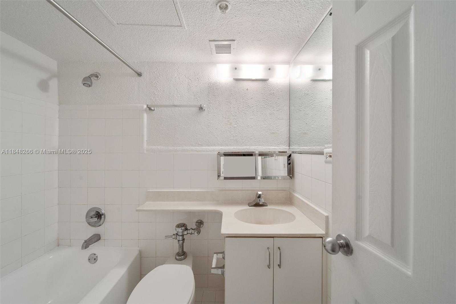 Small Image of 1500 BAY RD #S-1412, Miami Beach Number 17
