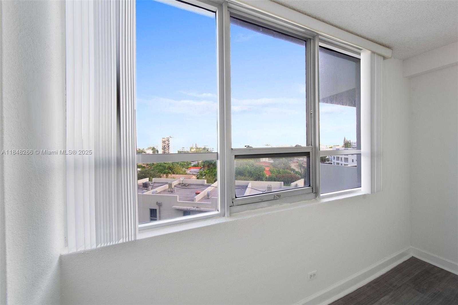 Small Image of 1500 BAY RD #S-1412, Miami Beach Number 20