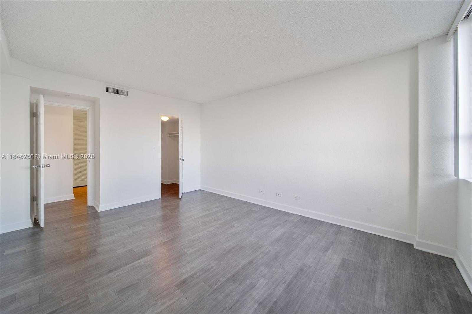 Small Image of 1500 BAY RD #S-1412, Miami Beach Number 21