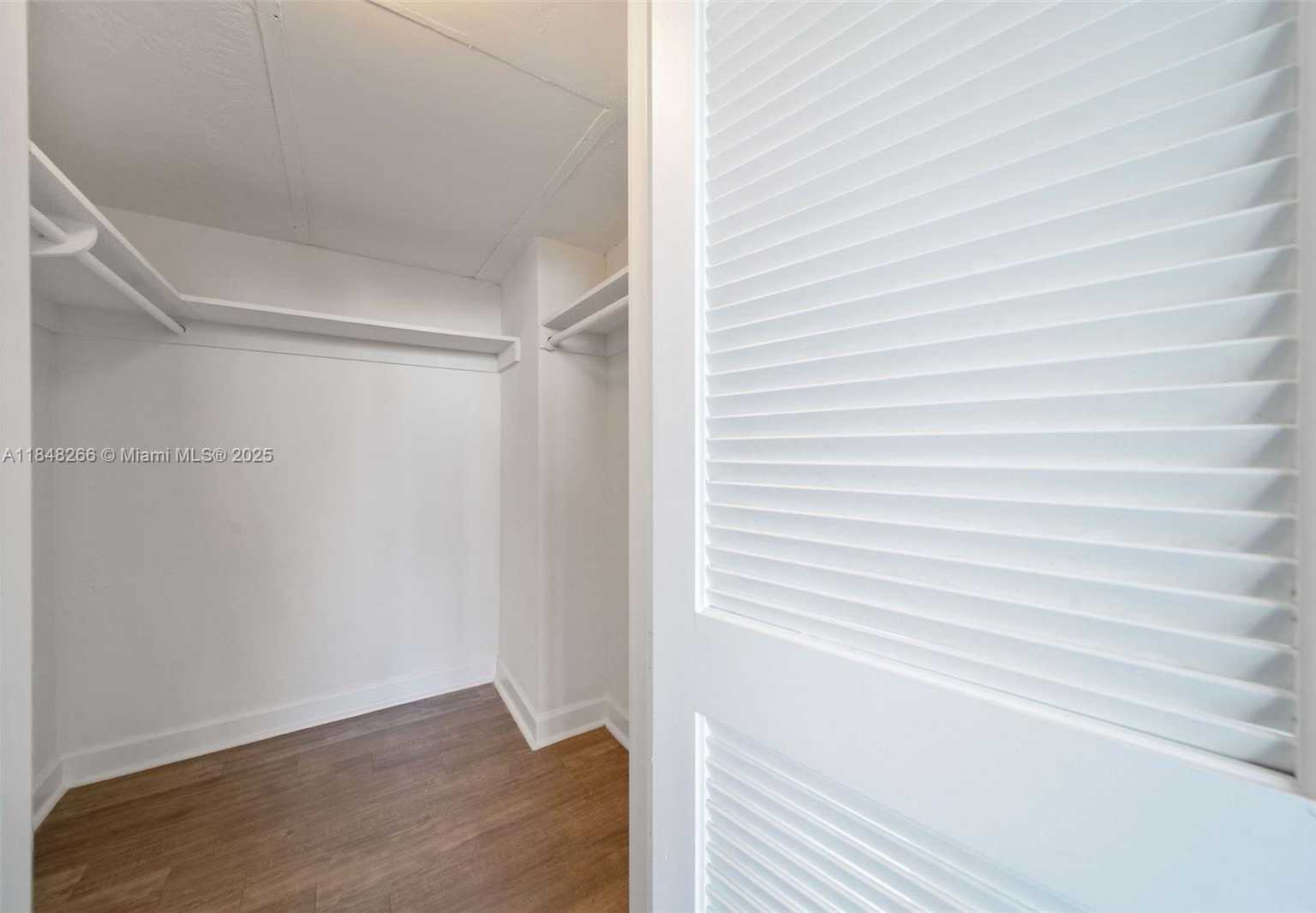 Small Image of 1500 BAY RD #S-1412, Miami Beach Number 23