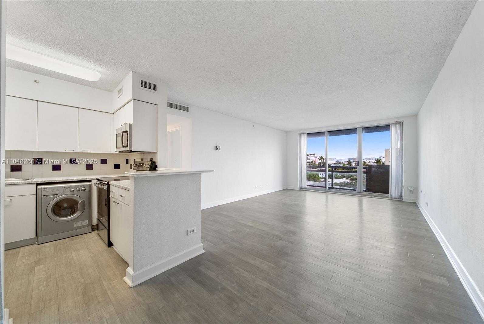 Small Image of 1500 BAY RD #S-1412, Miami Beach Number 5