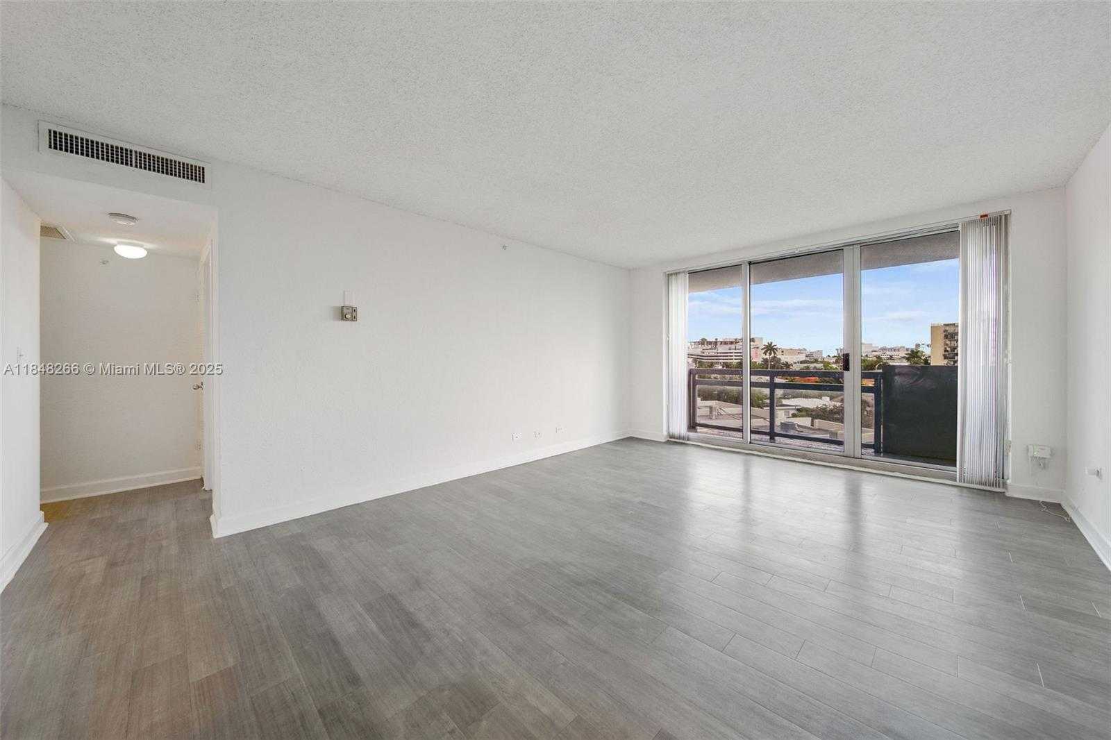 Small Image of 1500 BAY RD #S-1412, Miami Beach Number 6