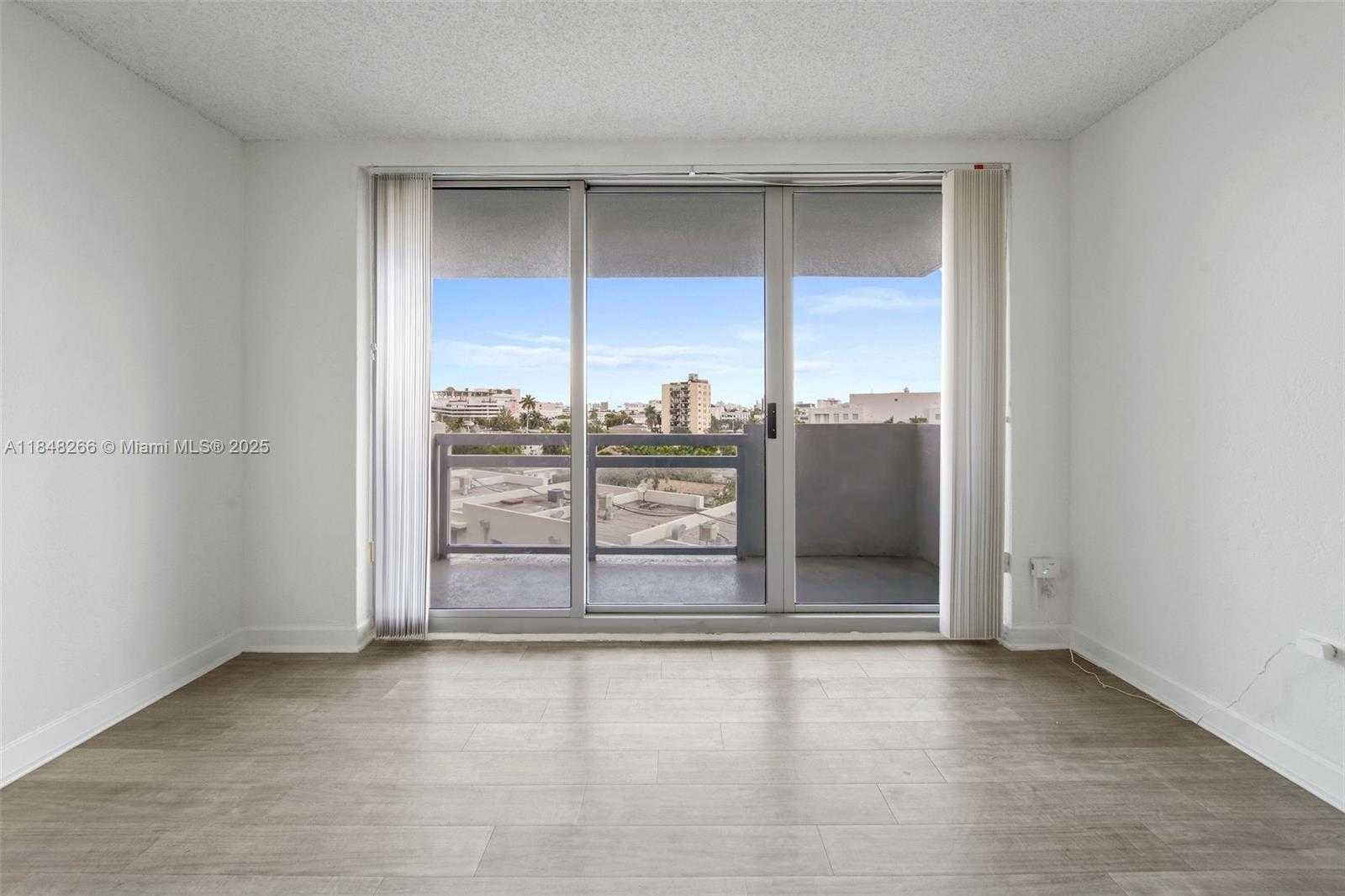 Small Image of 1500 BAY RD #S-1412, Miami Beach Number 7