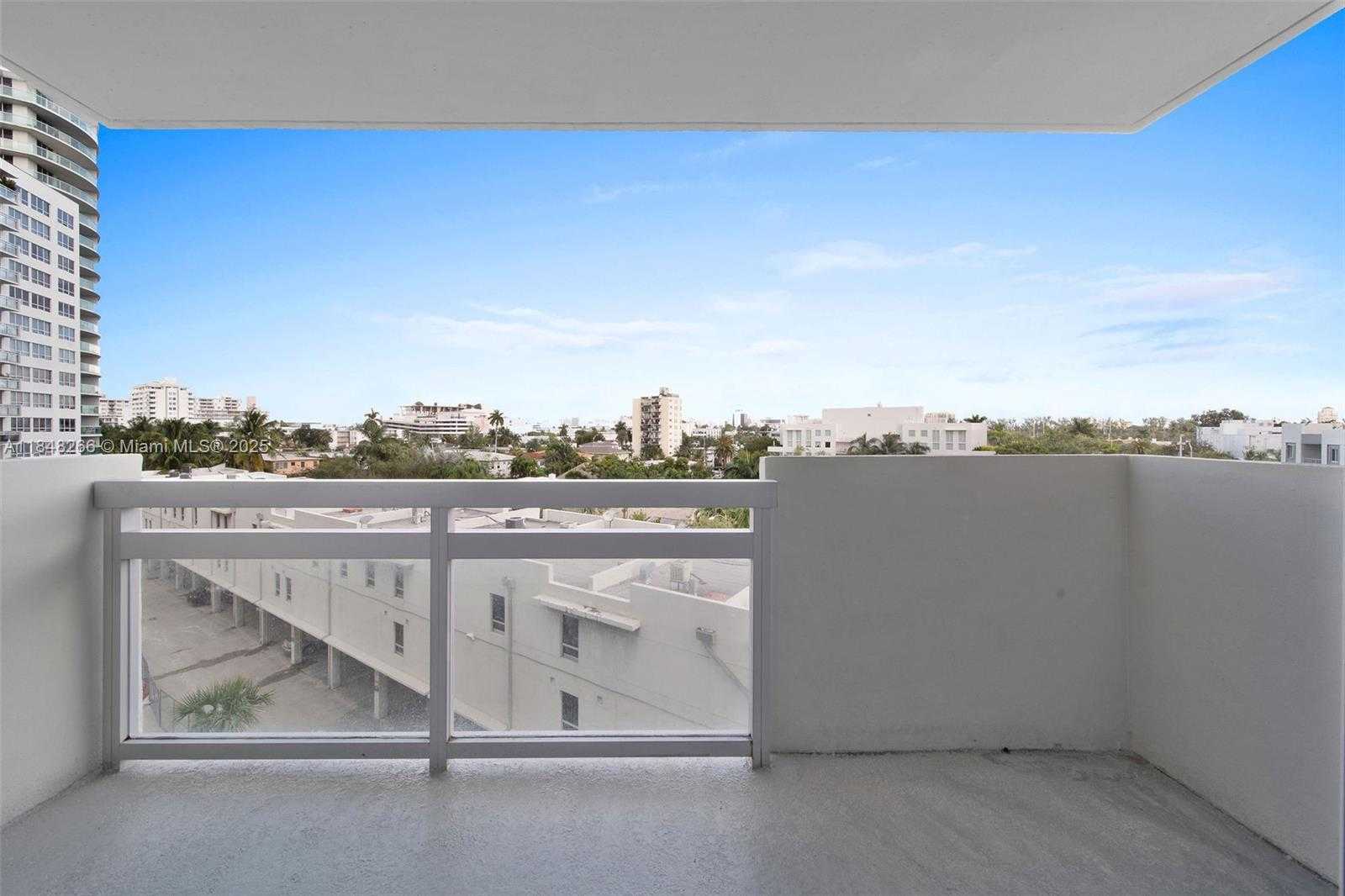 Small Image of 1500 BAY RD #S-1412, Miami Beach Number 9