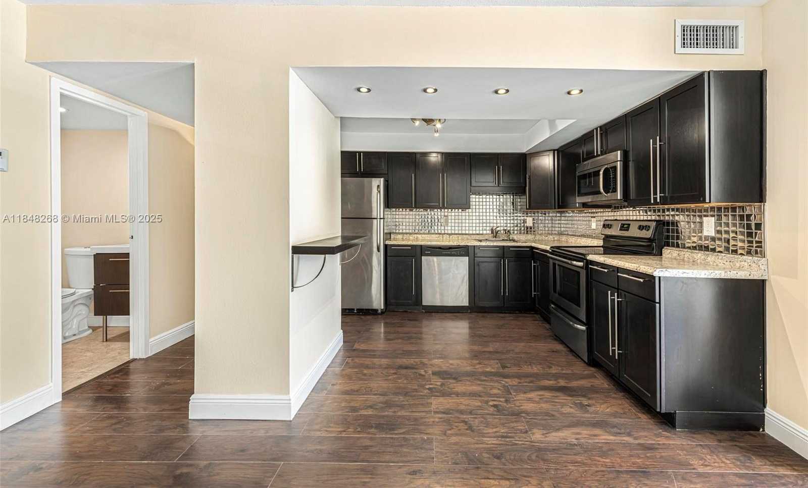 Small Image of 501 THREE ISLANDS BLVD #519, Hallandale Beach Number 10