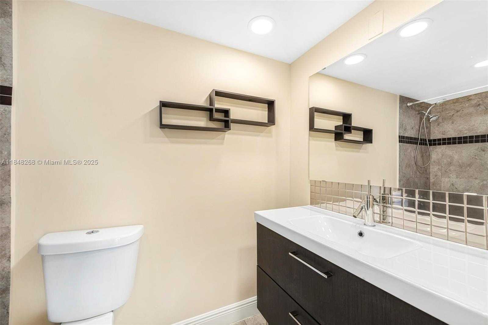 Small Image of 501 THREE ISLANDS BLVD #519, Hallandale Beach Number 17