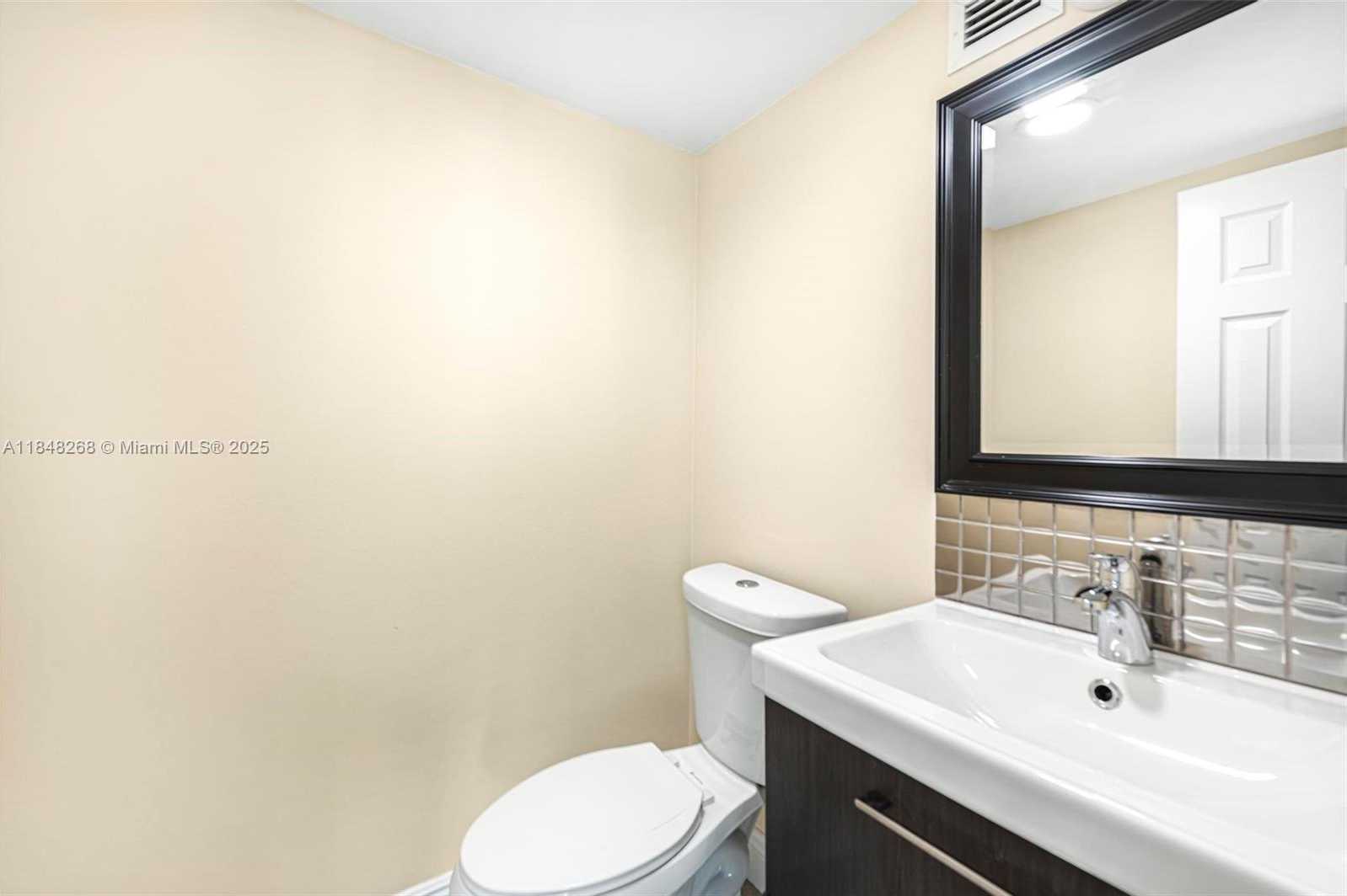 Small Image of 501 THREE ISLANDS BLVD #519, Hallandale Beach Number 19